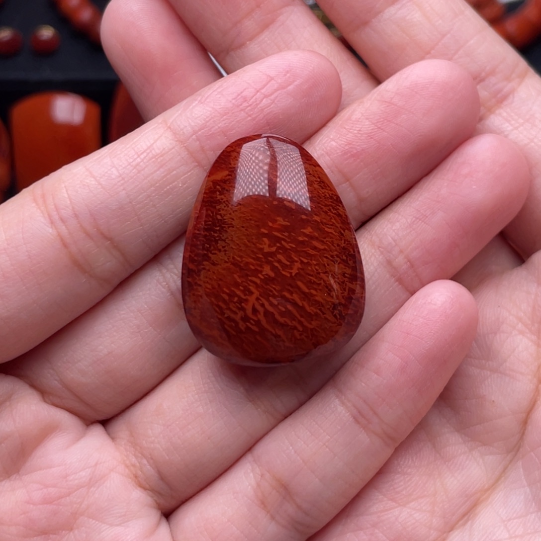 南红玛瑙未镶嵌珠宝奇石水滴吊坠