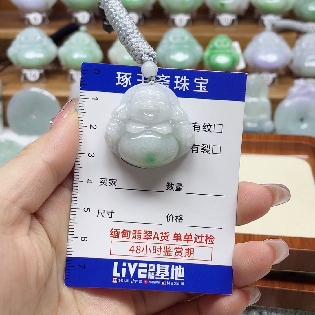 颈饰未镶嵌翡翠家***?佛公