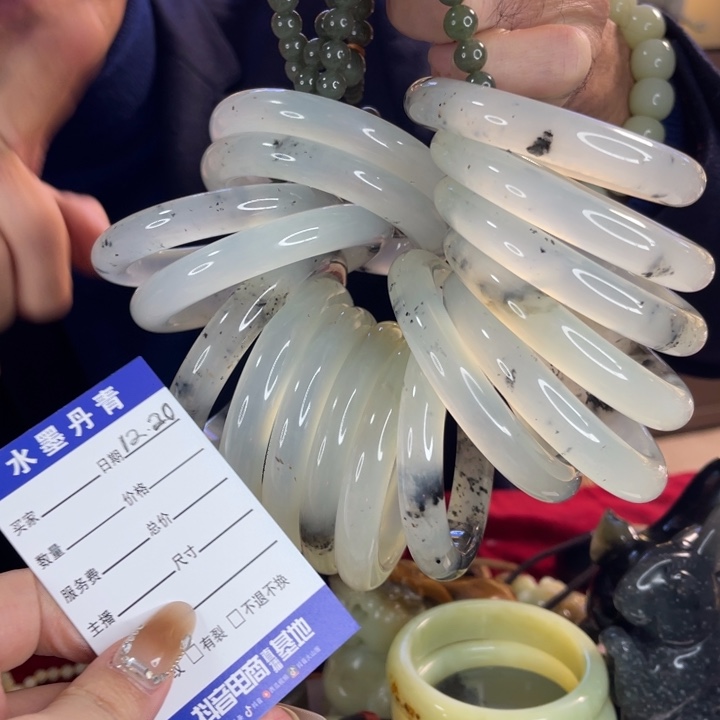 蛇纹石玉未镶嵌手镯多样化随机发一个自备注口径