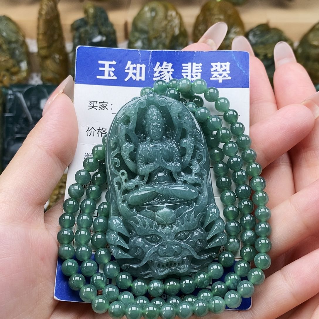 翡翠未镶嵌颈饰千手观音