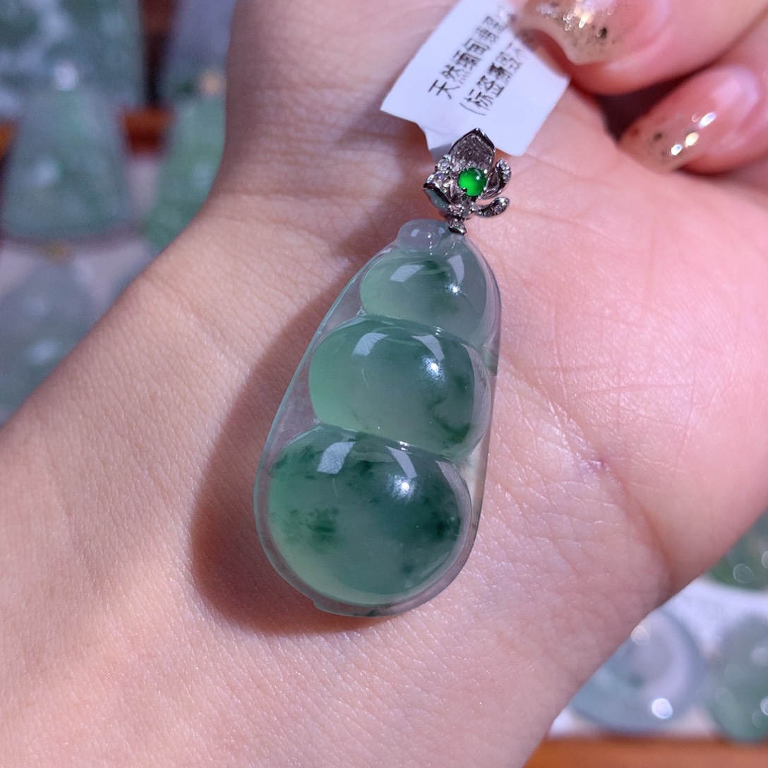 翡翠吊坠(不含链)18K金镶嵌冰飘福豆