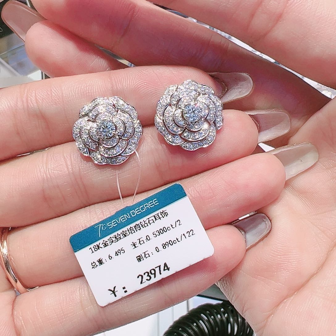 实验室培育钻石18K金镶嵌0.53ct耳钉