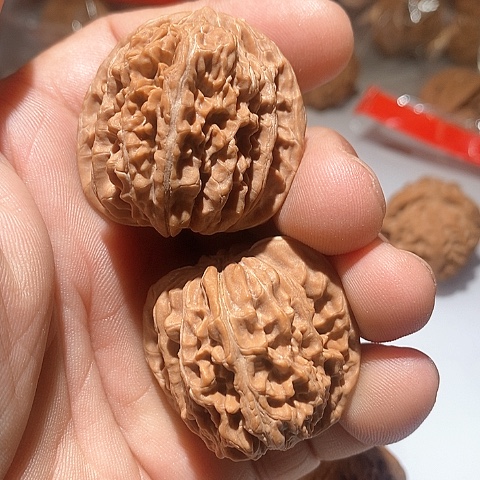 吊坠文玩核桃是**羊楼子