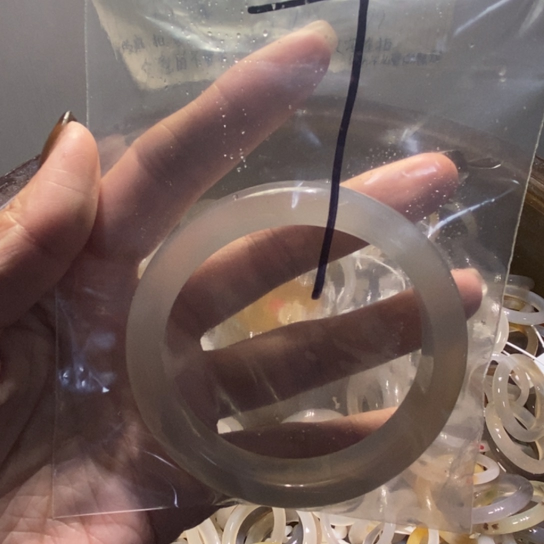 涨****玛瑙/玉髓未镶嵌手镯7号