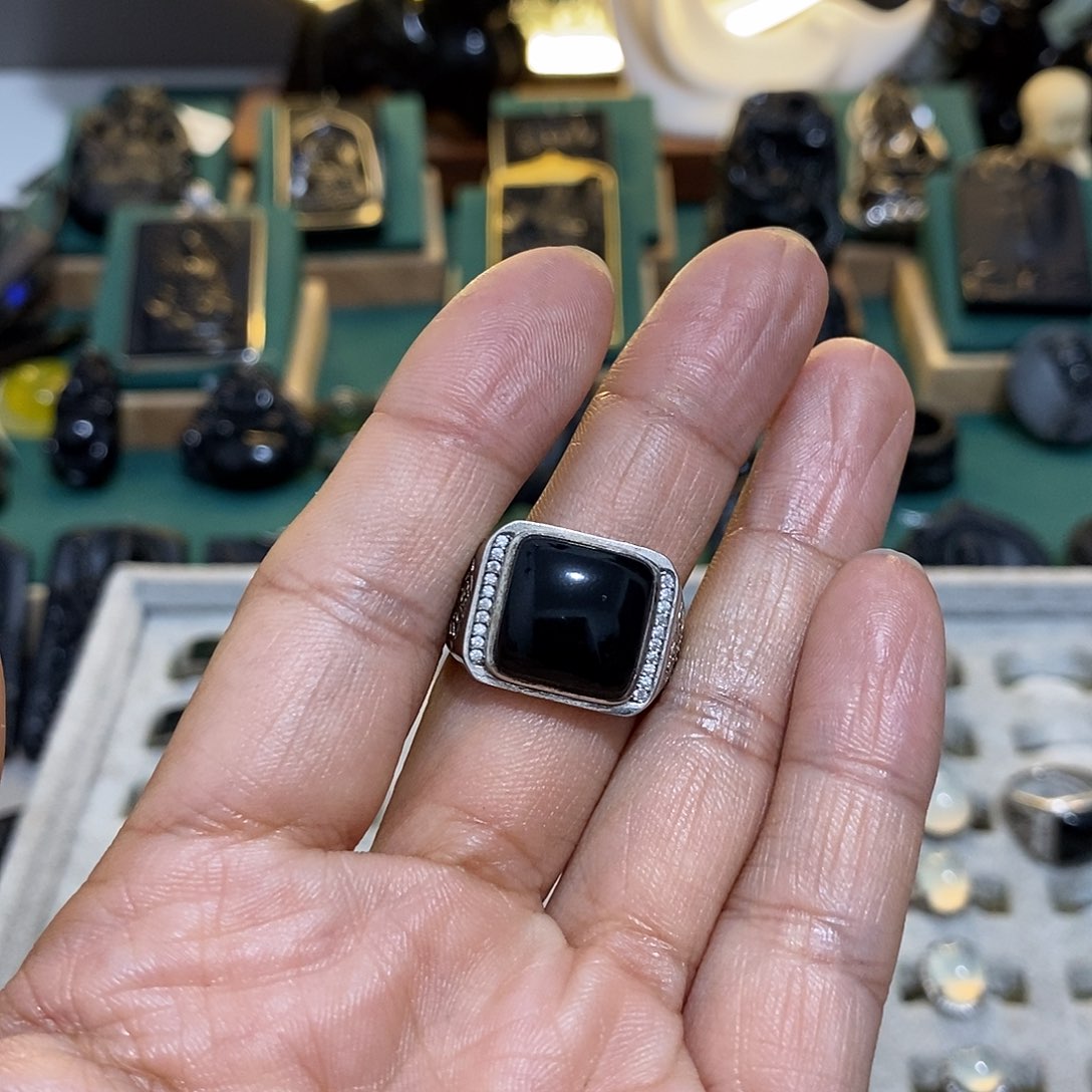 蛇纹石玉颈饰未镶嵌车*戒指