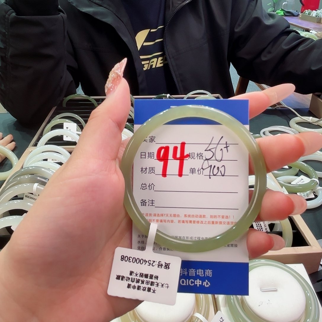 和田玉手镯未镶嵌远**害