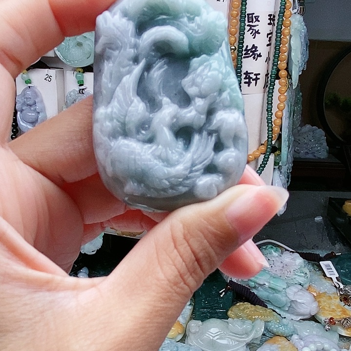 颈饰足铂镶嵌翡翠翡翠