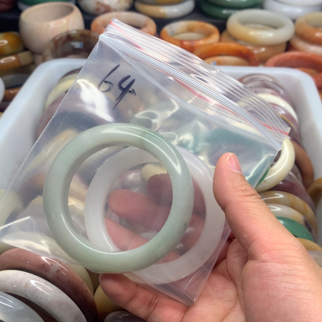 石英质玉手镯未镶嵌64