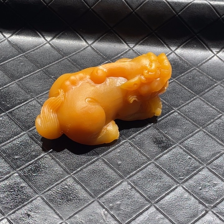 未镶嵌石英质玉（黄龙玉）手把