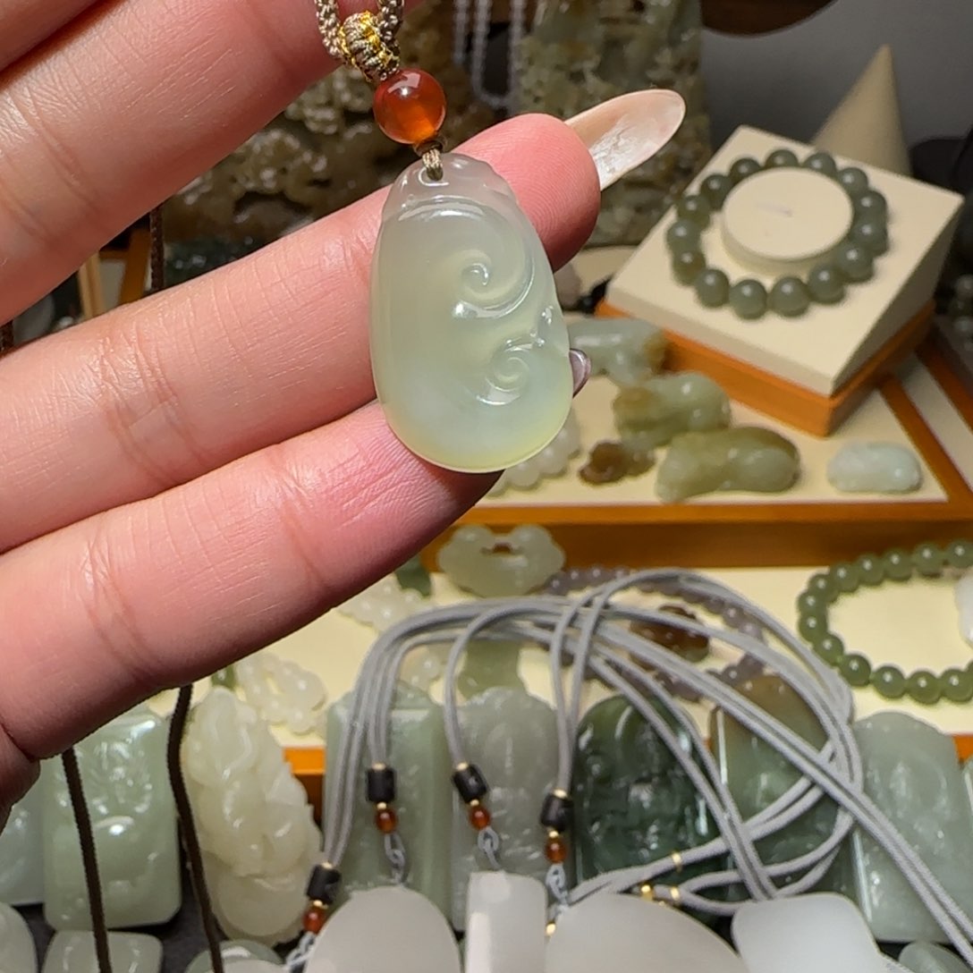 和田玉颈饰未镶嵌