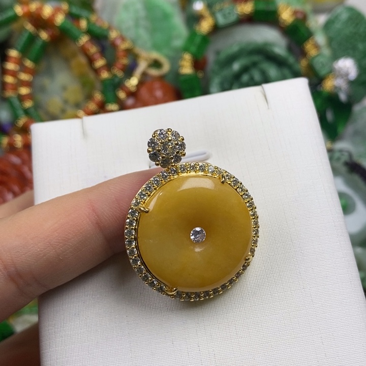 翡翠未镶嵌吊坠(赠链)