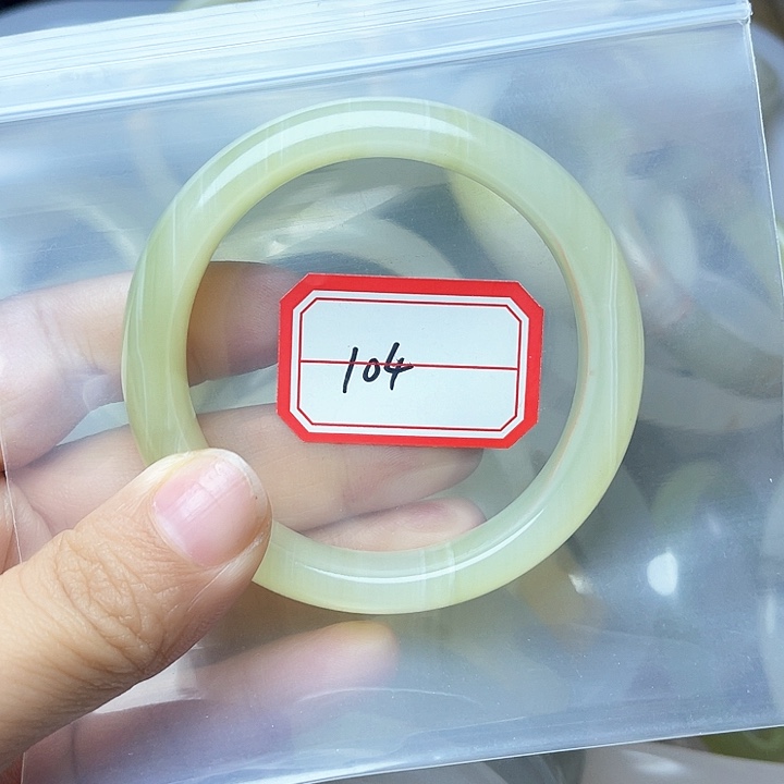 石英质玉手镯未镶嵌104
