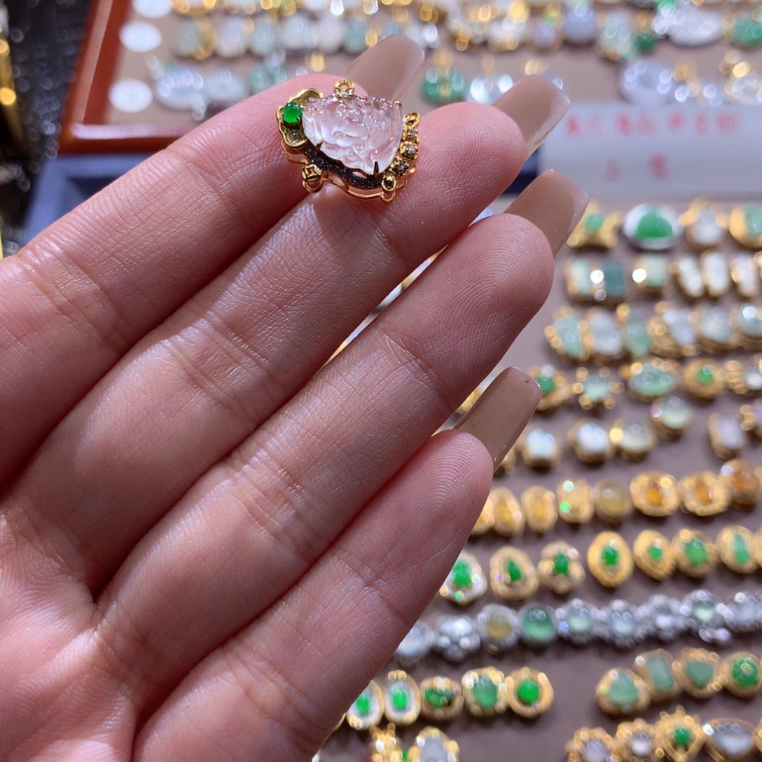 饭***饭翡翠18K金镶嵌颈饰翡翠