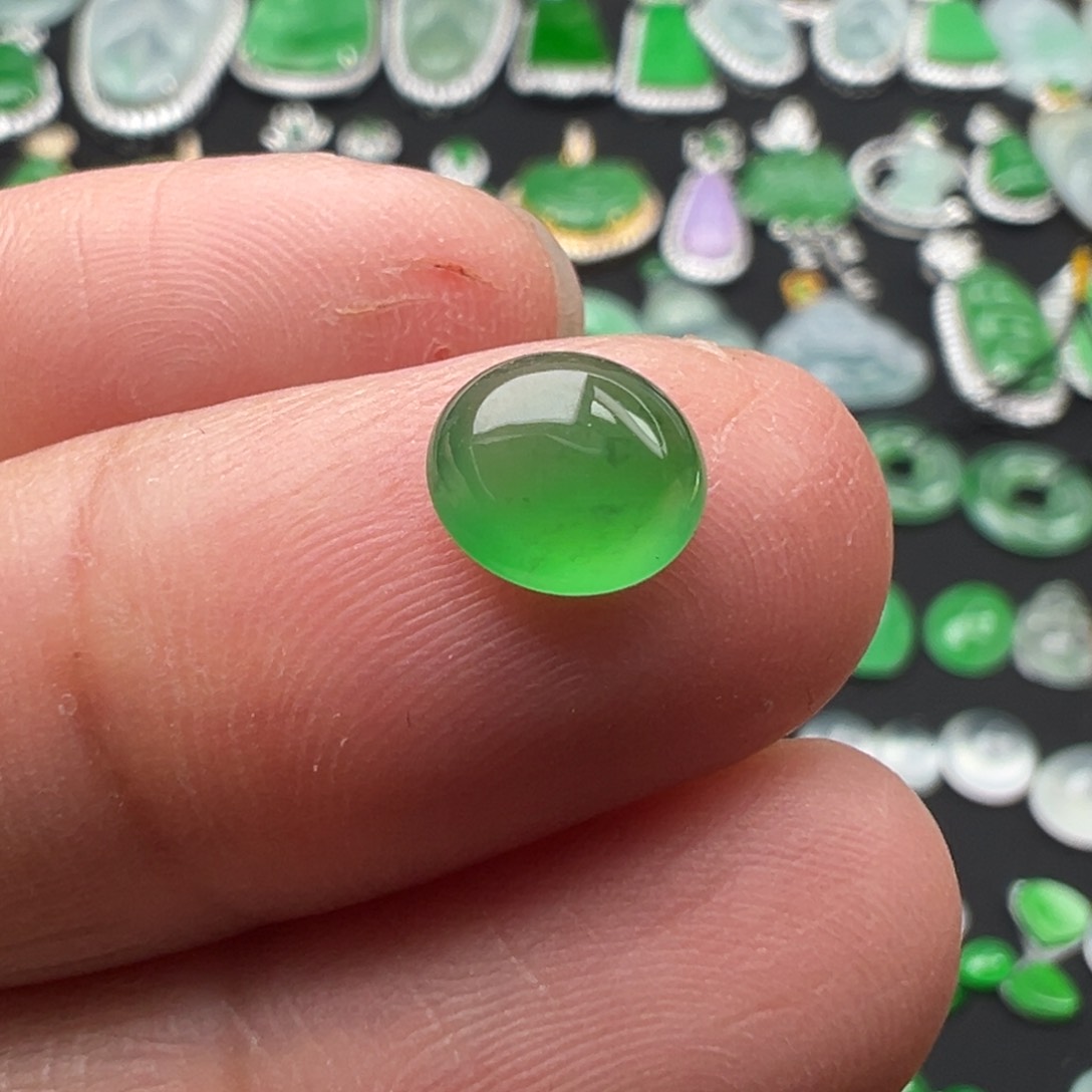 翡翠颈饰未镶嵌蛋7.4