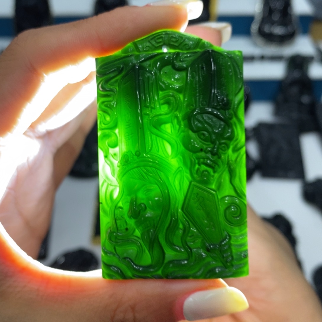 未镶嵌蛇纹石玉吊坠