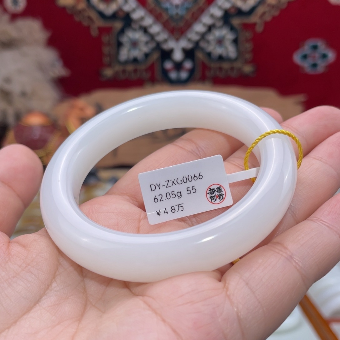 未镶嵌手镯和田玉优雅羊脂白玉泥鳅背55#天然和田玉手镯