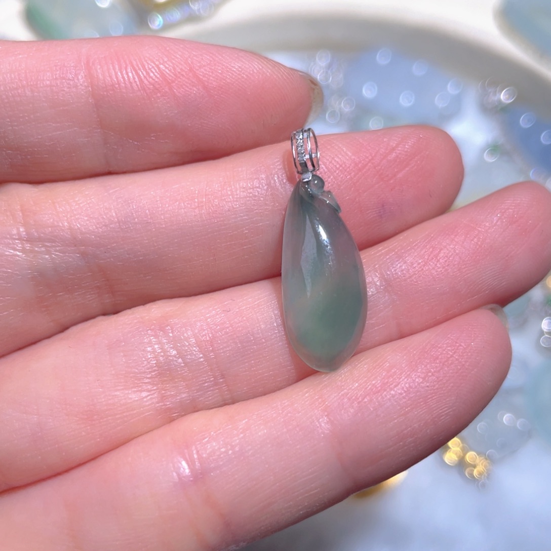 翡翠颈饰18K金镶嵌翡翠