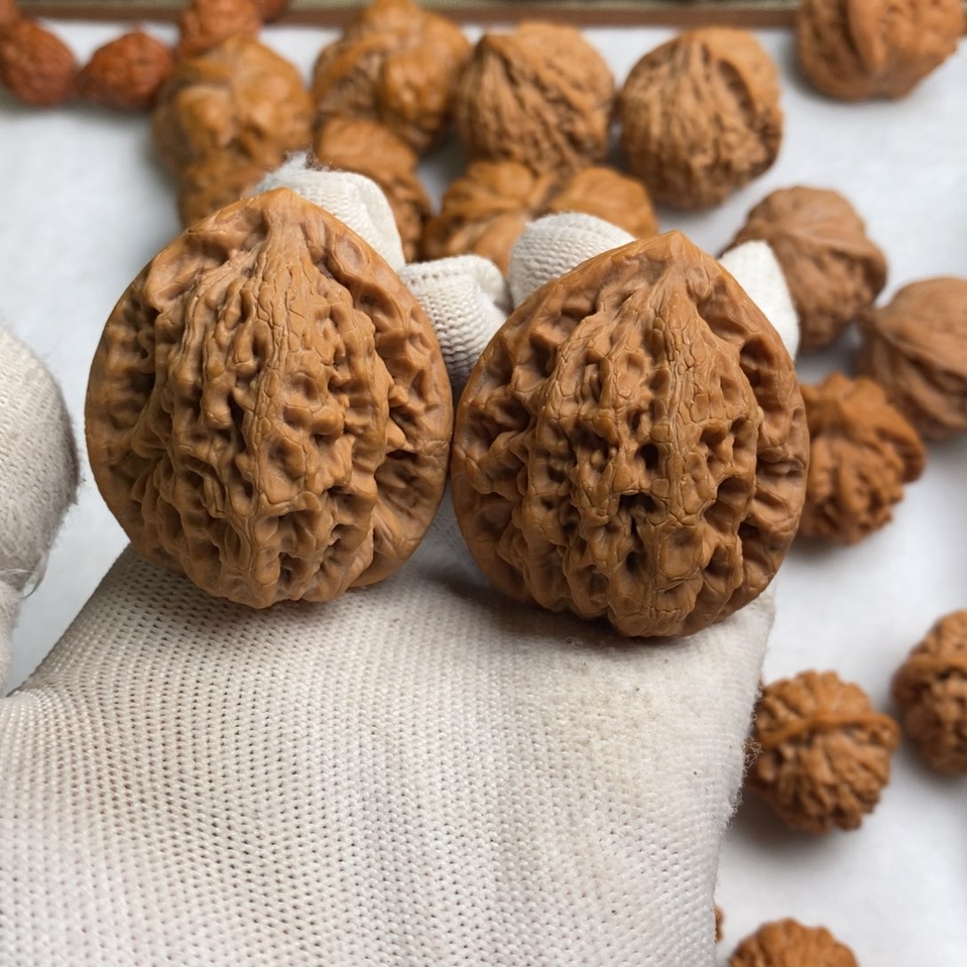 文玩核桃吊坠金公子