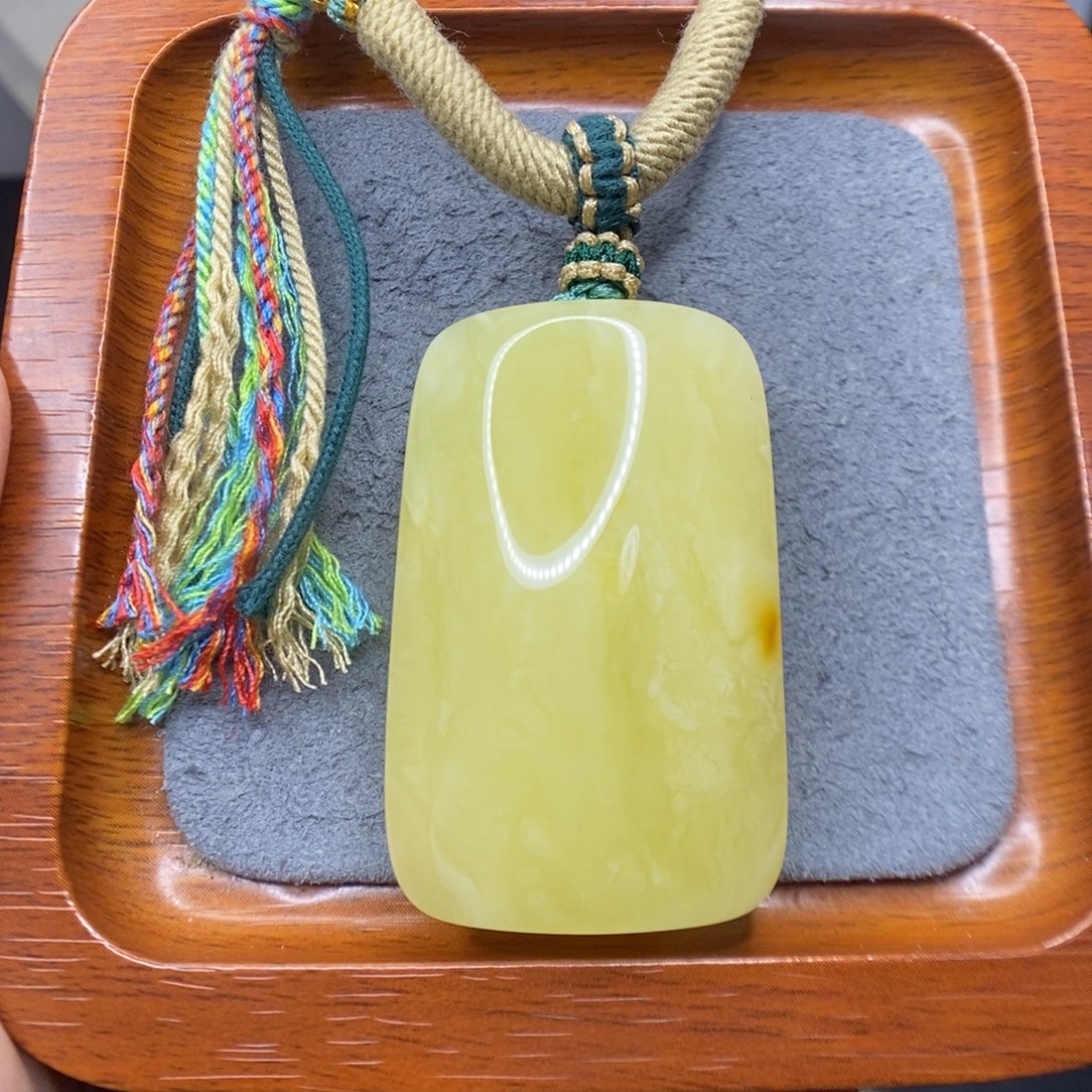 创***品蜜蜡未镶嵌颈饰郎