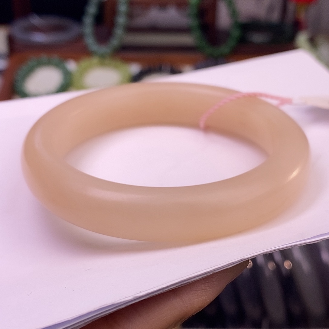 颈饰未镶嵌和田玉波***场收藏级浓藕粉柔光手镯56.5