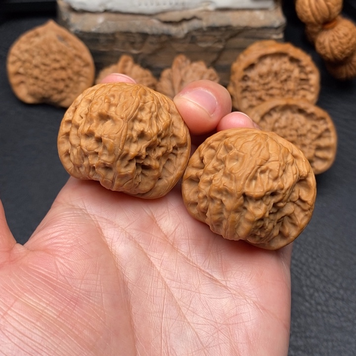 桃核把件此*。此38野狼