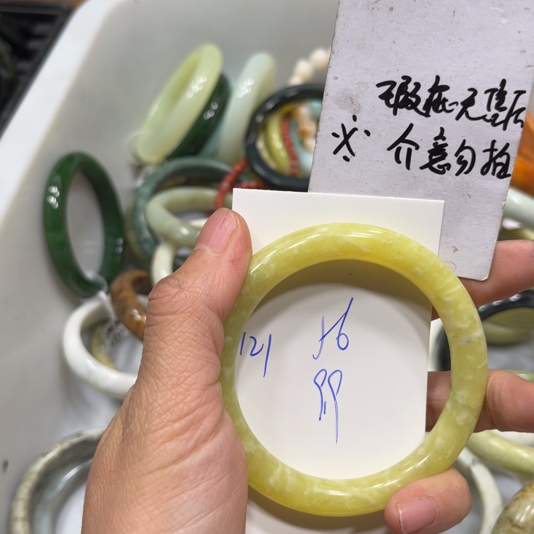 蛇纹石玉手镯未镶嵌