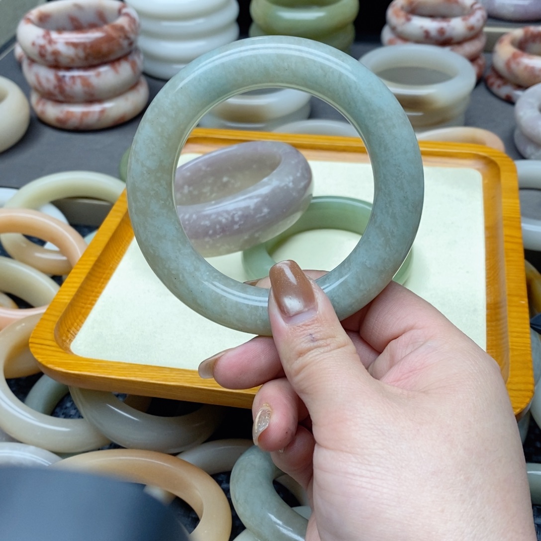 影***～石英质玉（佘太翠）未镶嵌手镯