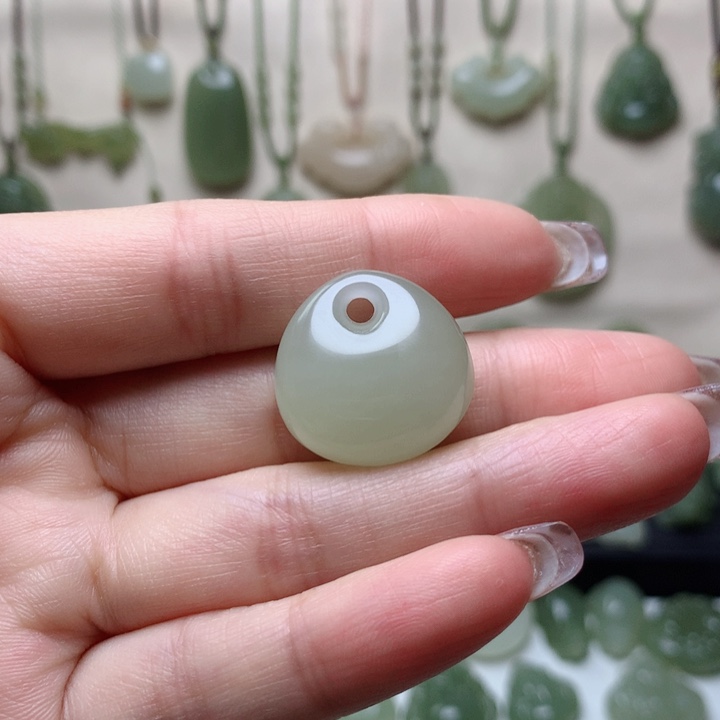 和田玉吊坠未镶嵌