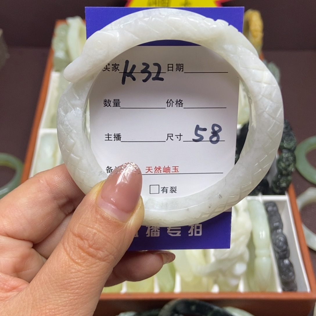 蛇纹石玉手镯未镶嵌