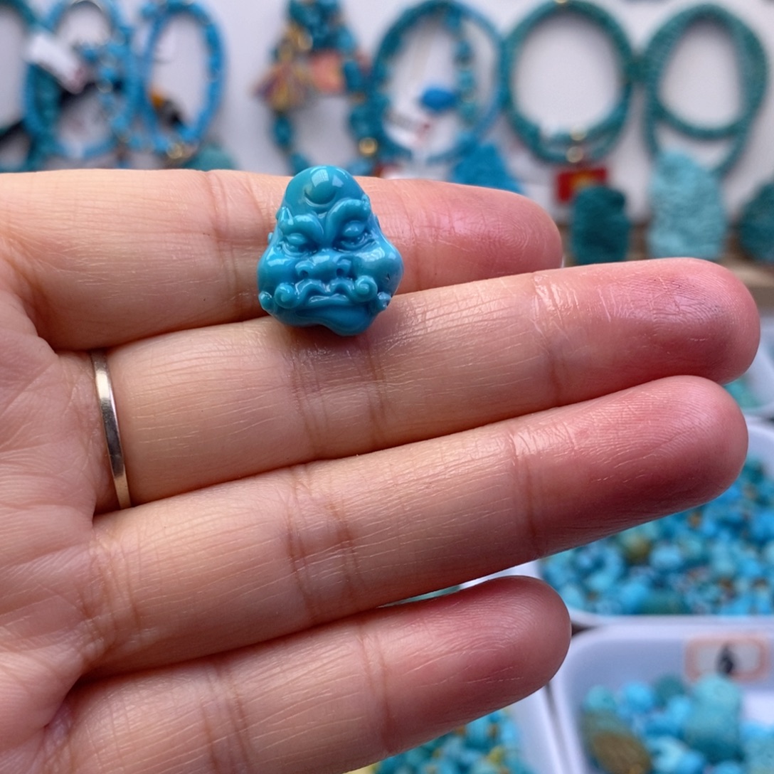 未镶嵌绿松石达磨雕刻好看