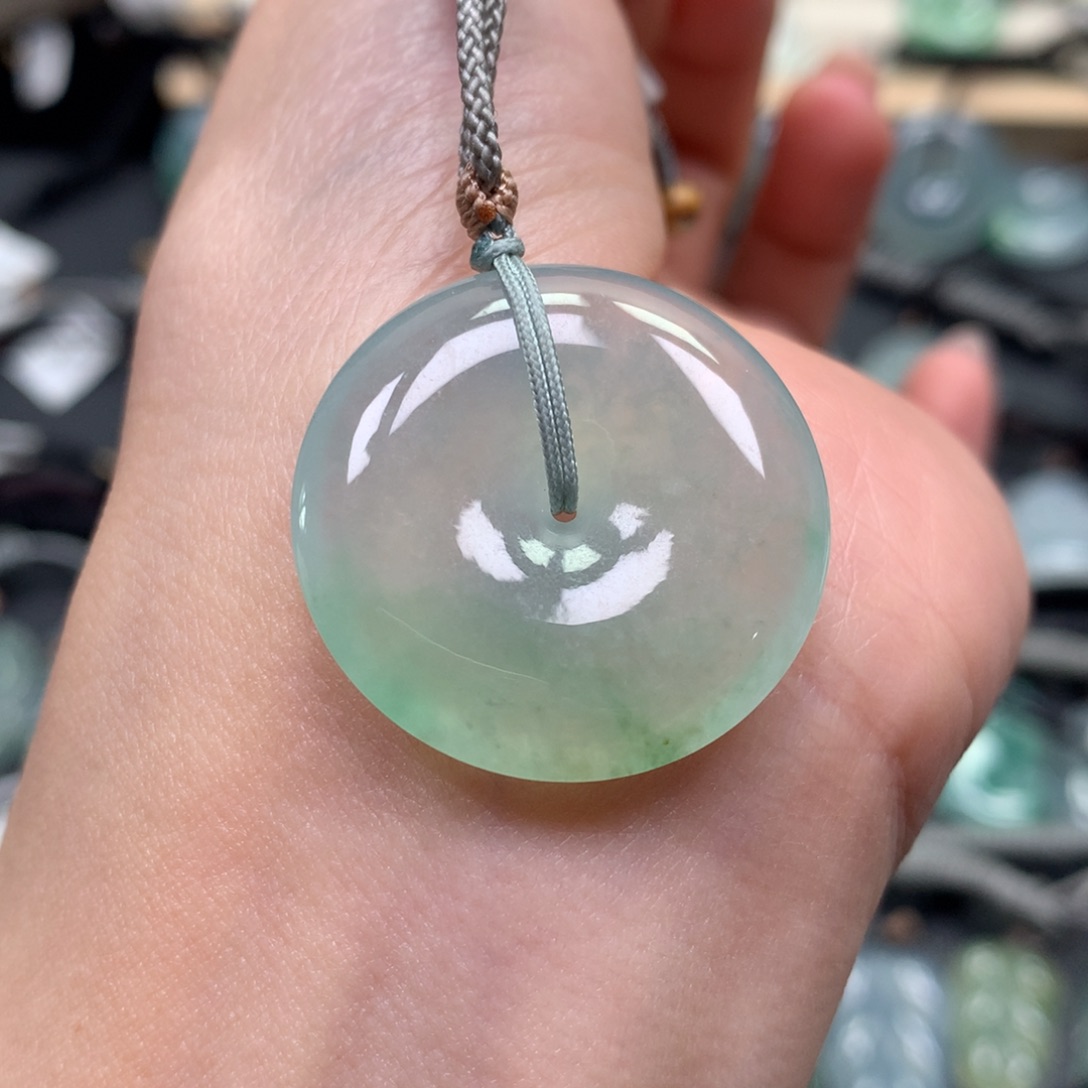 翡翠颈饰未镶嵌扣子