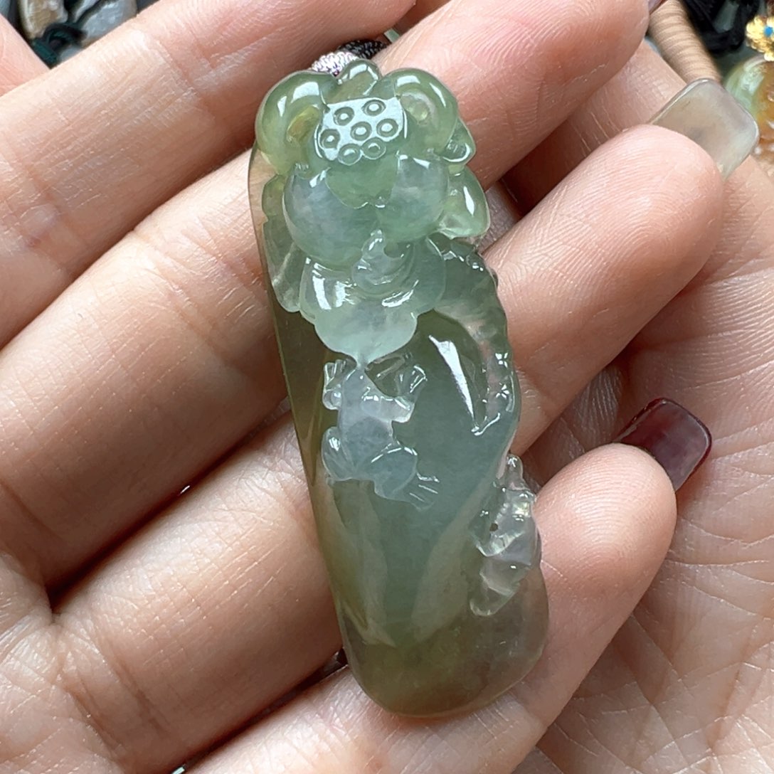 翡翠颈饰未镶嵌荷花