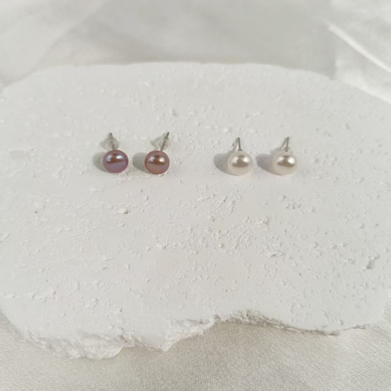 【乔森-甄香】淡水无核白色+彩色珍珠耳钉 7-8mm s925银（发两对）