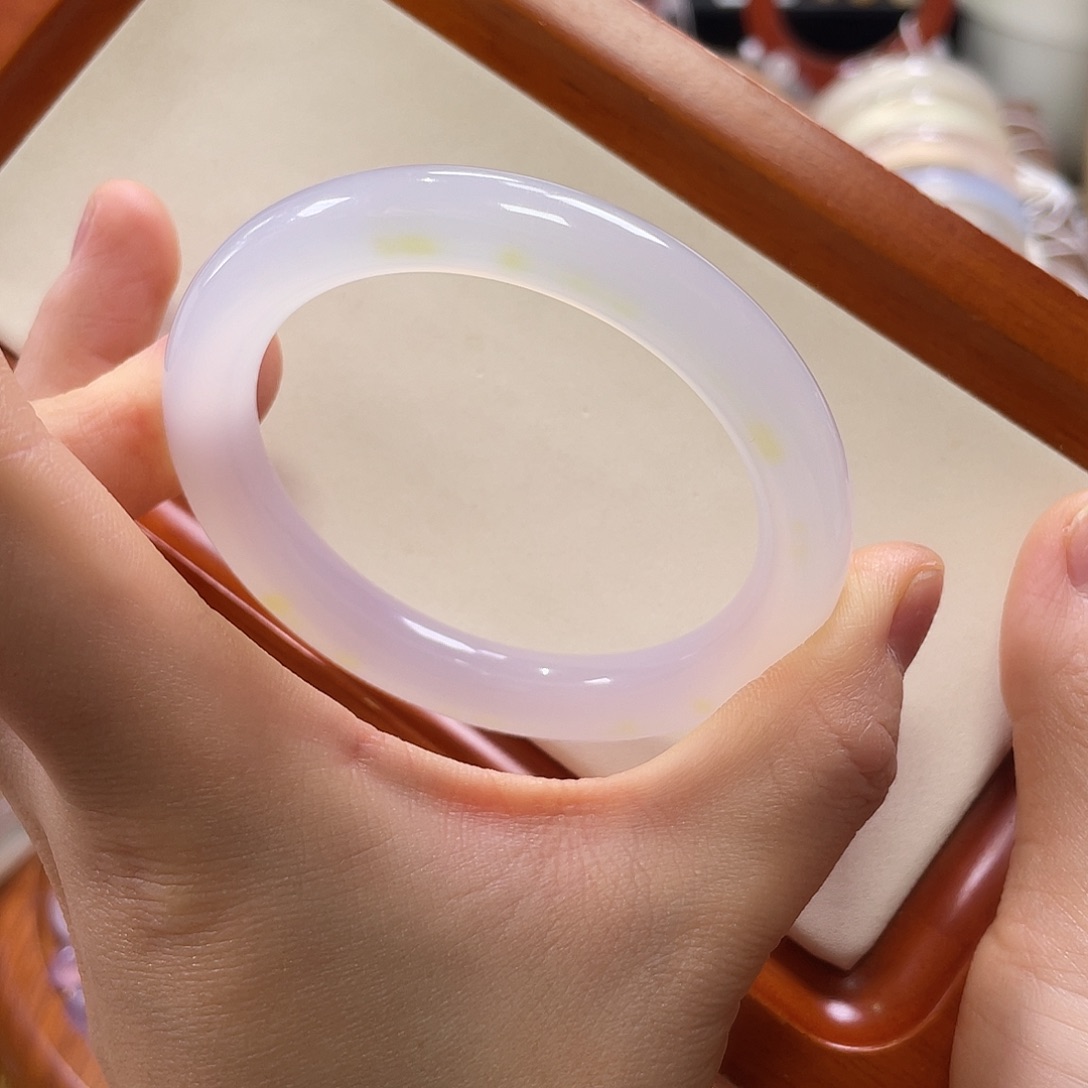 可***芯玛瑙/玉髓未镶嵌手镯不同角度不同光线下色不同