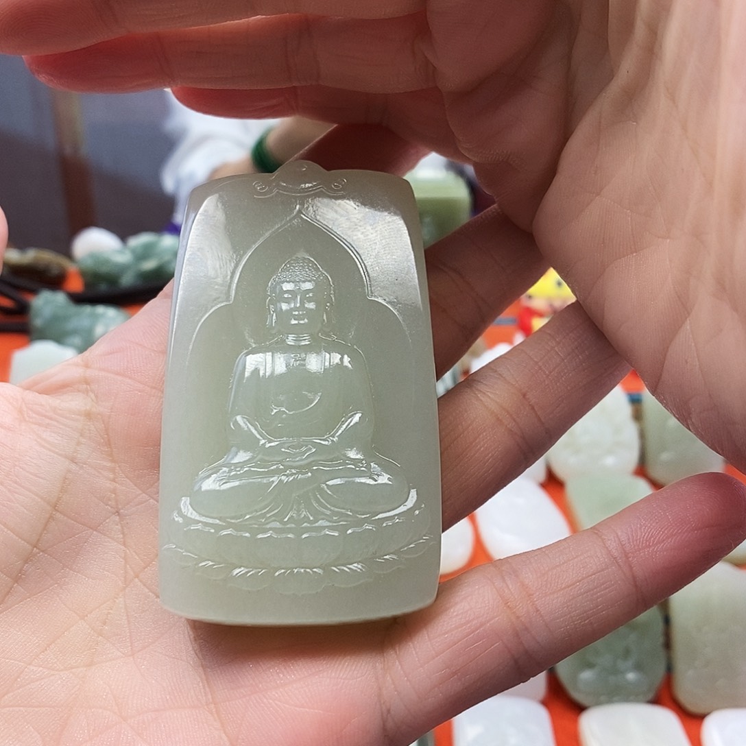 王***…和田玉未镶嵌颈饰