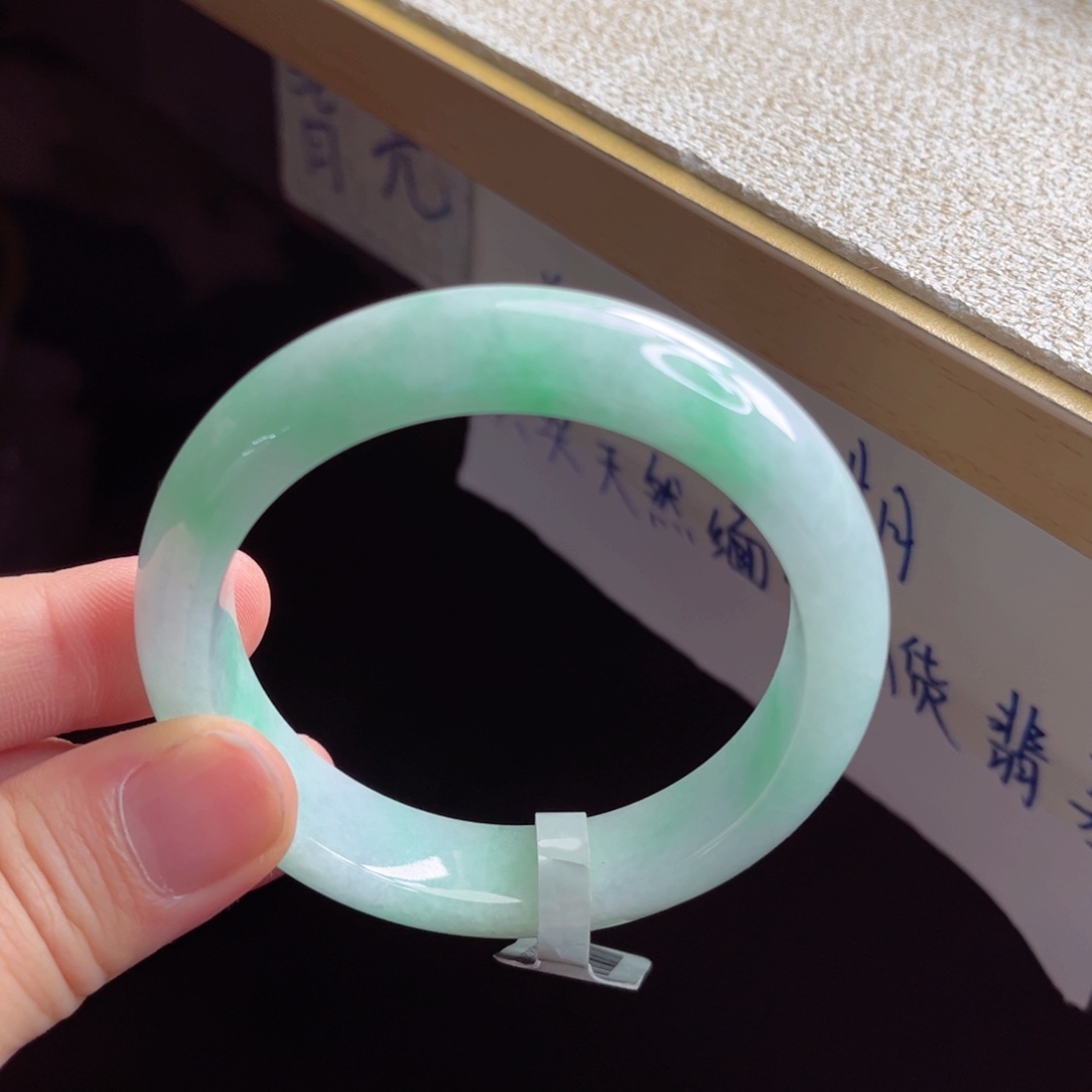 翡翠手镯未镶嵌手镯