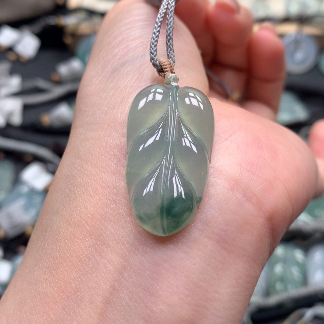 翡翠颈饰未镶嵌叶子