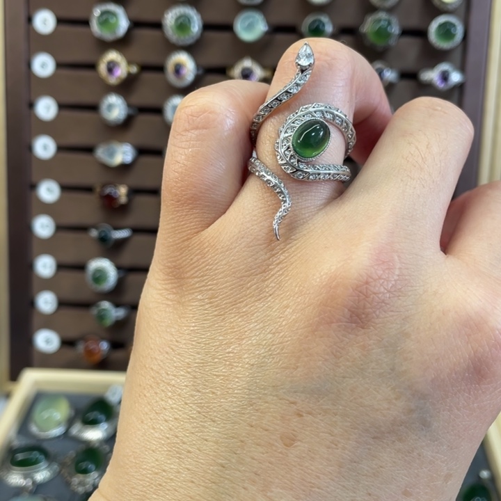 蛇纹石玉戒指未镶嵌