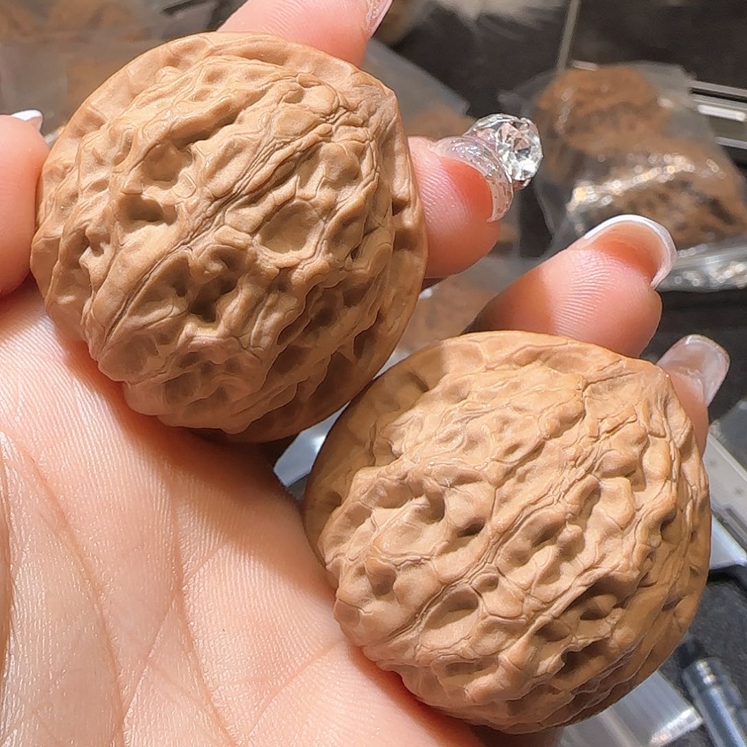 文玩核桃吊坠39金牛