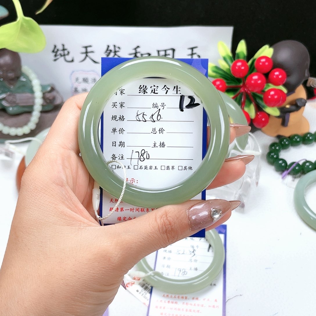 和田玉手镯未镶嵌