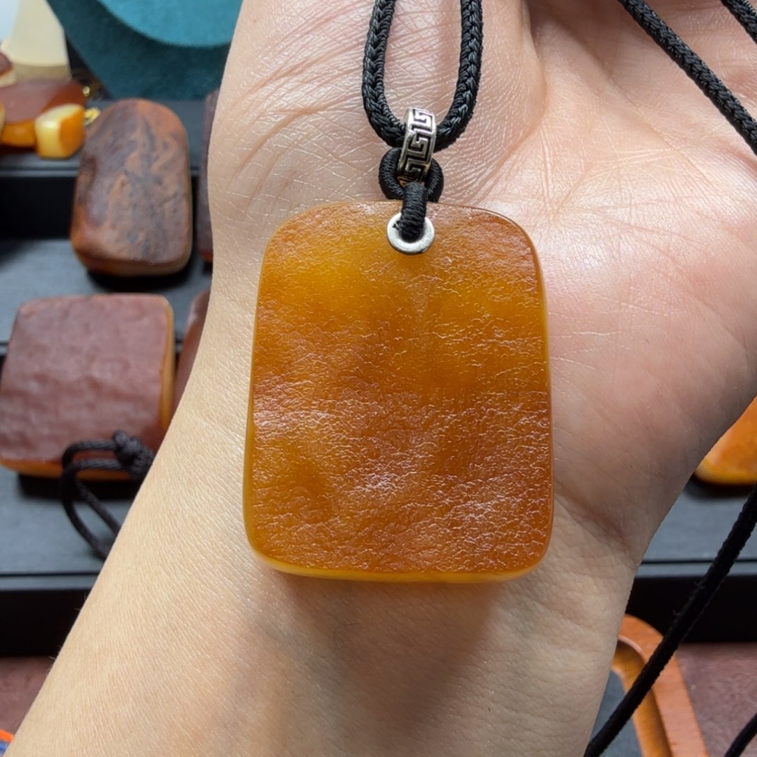 琥珀吊坠(赠链)未镶嵌