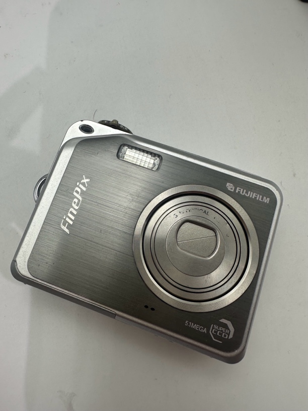 95新 Fujifilm/富士 富士v10复古出片色彩浓郁学生党福利胶片质感