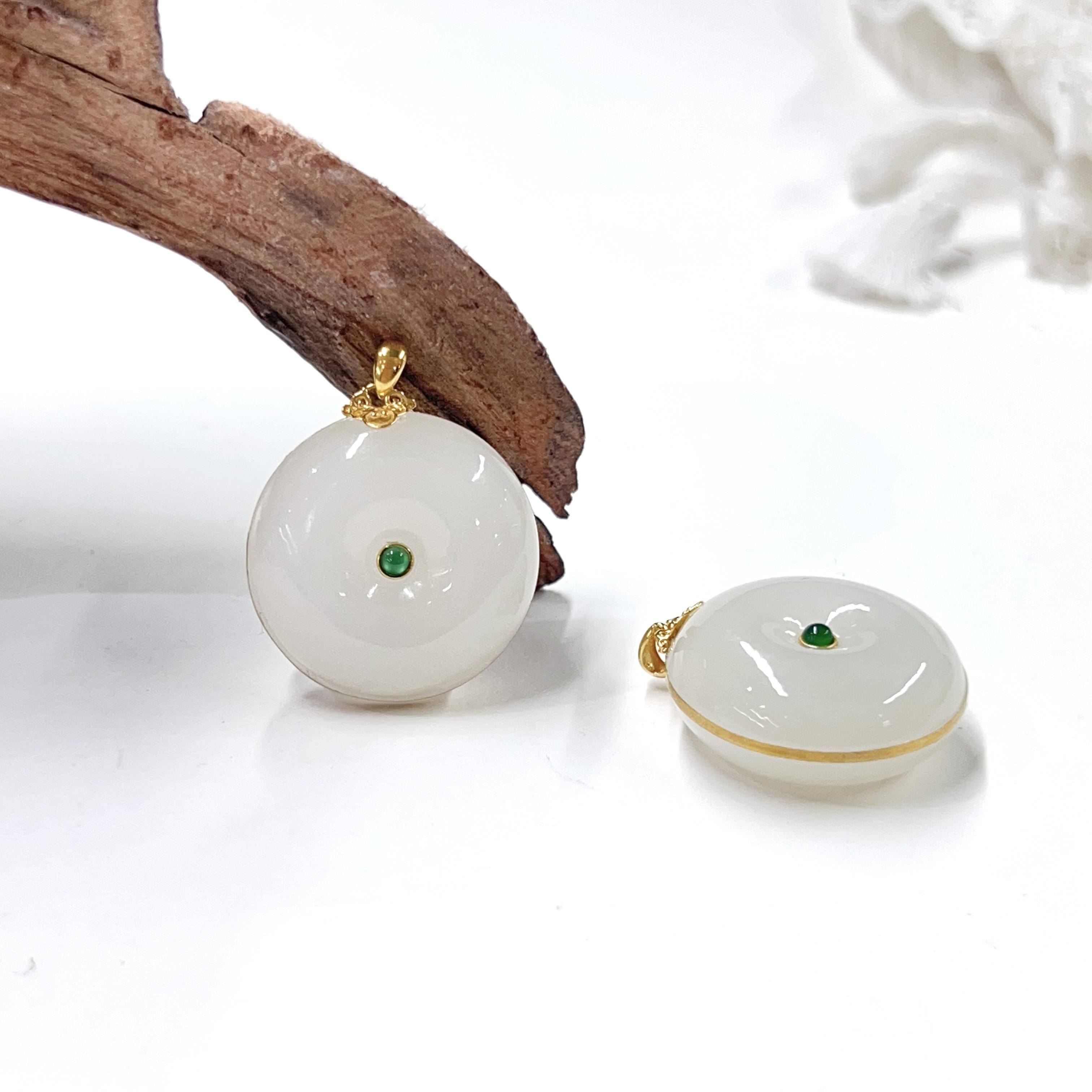 【小宝珠宝】22 S76075-18K金镶嵌和田玉吊坠-多样性发一件-24*10mm