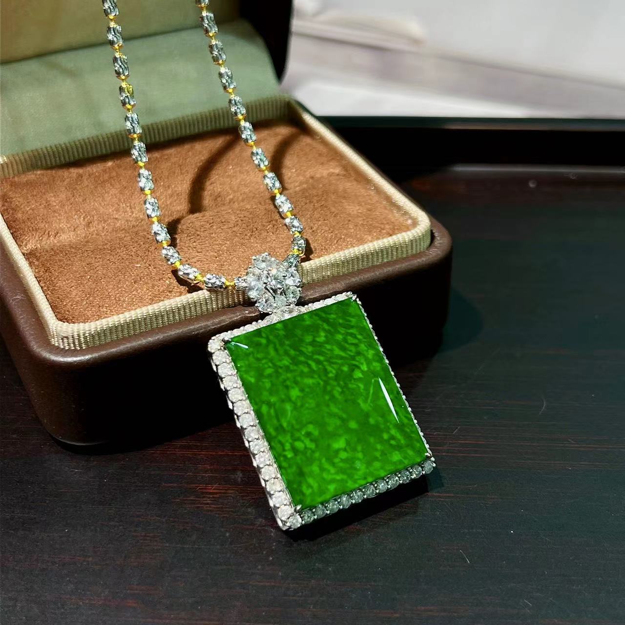 18K翡翠吊坠方牌经典传承