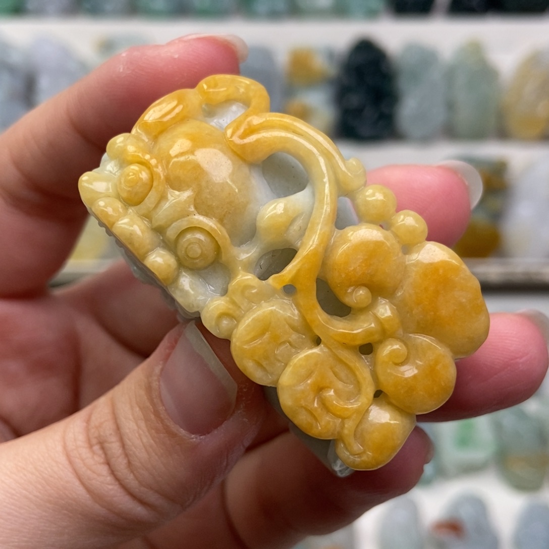 翡翠吊坠(赠链)未镶嵌