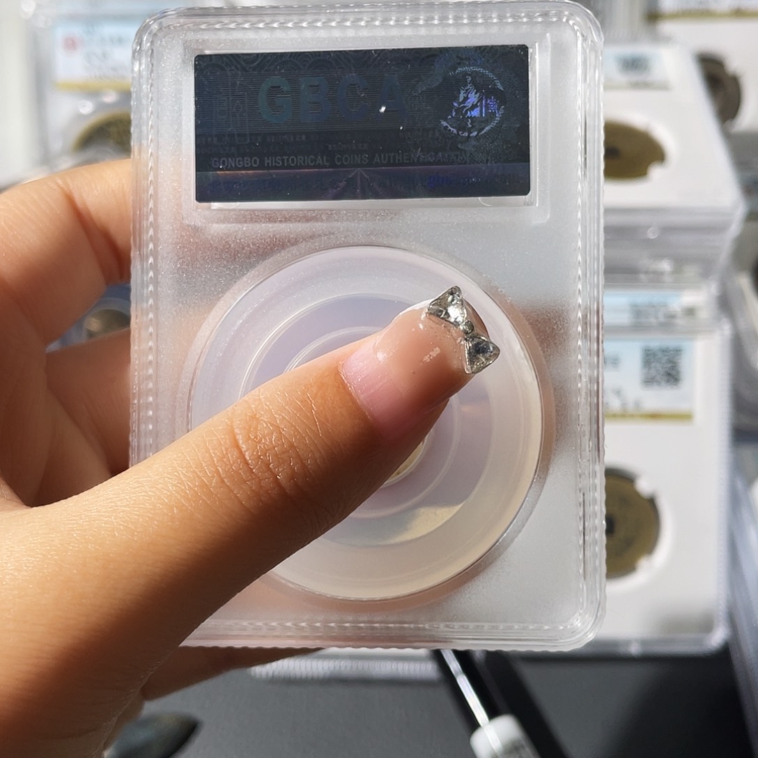 铜7***山小莲，天然BB一枚，评级编码4118