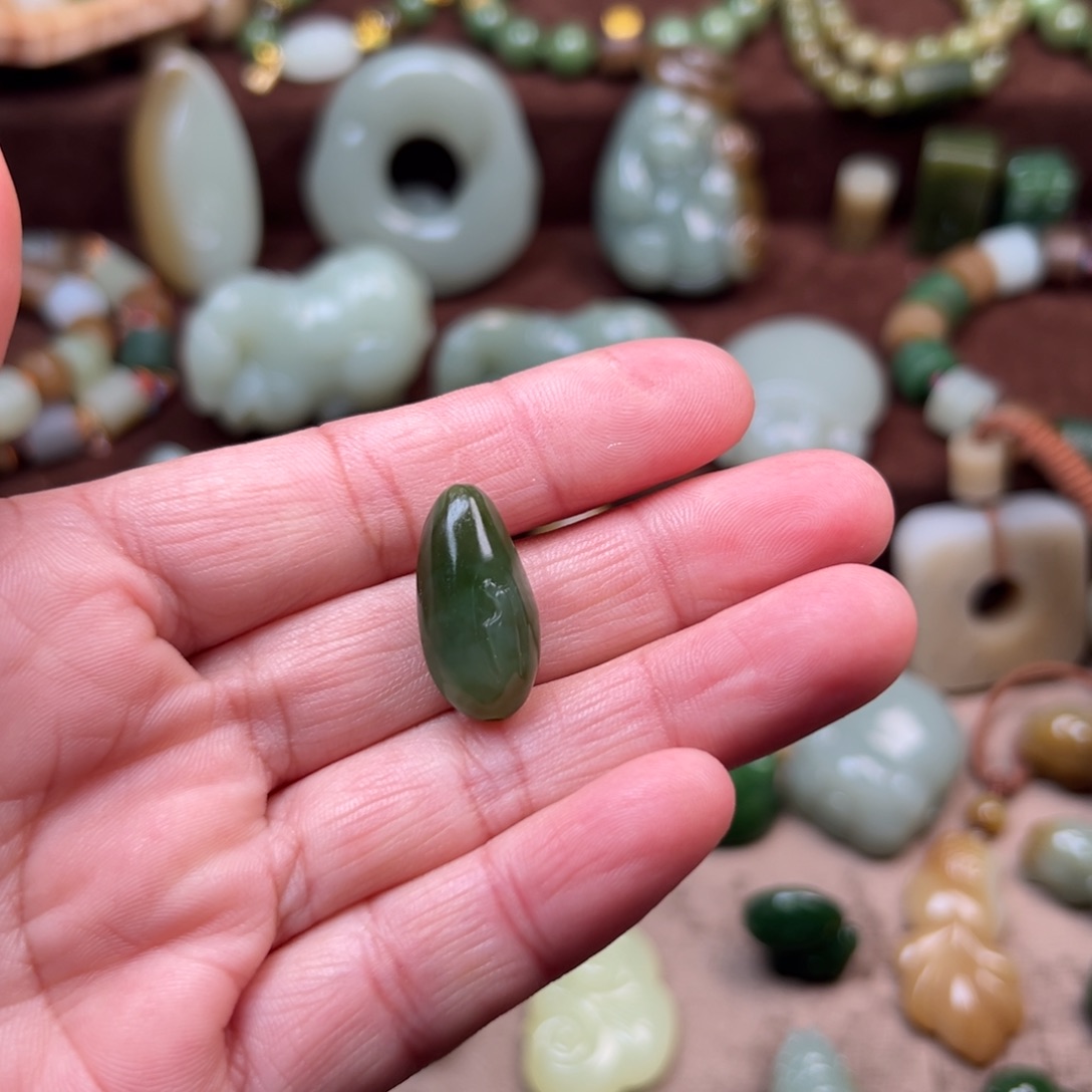 ****n和田玉未镶嵌颈饰