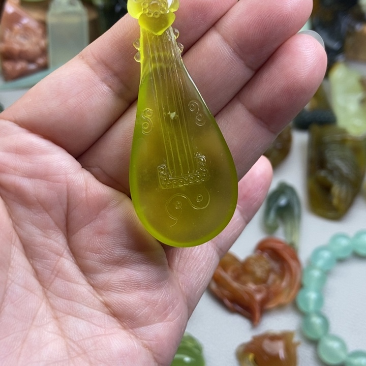 蛇纹石玉挂件未镶嵌