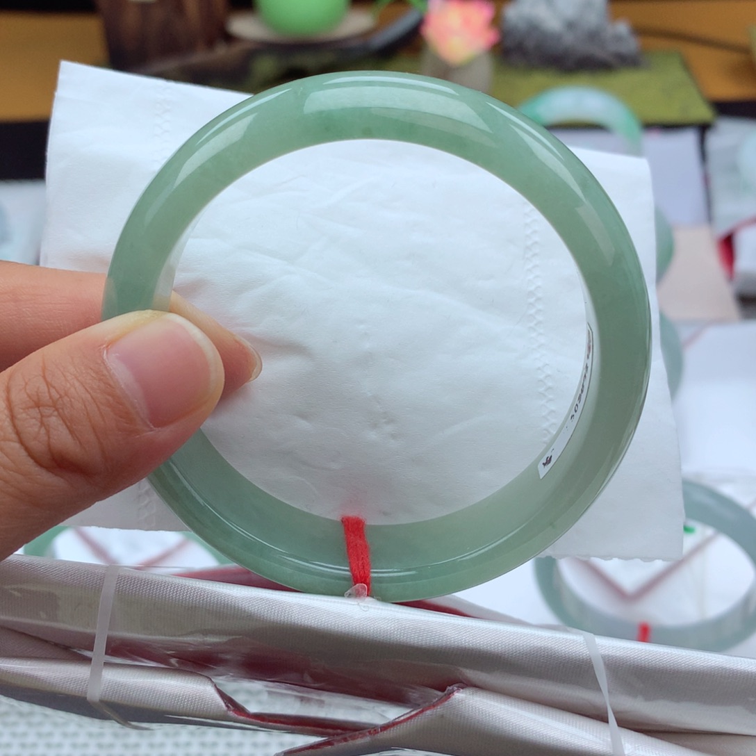 翡翠手镯未镶嵌纯天然04