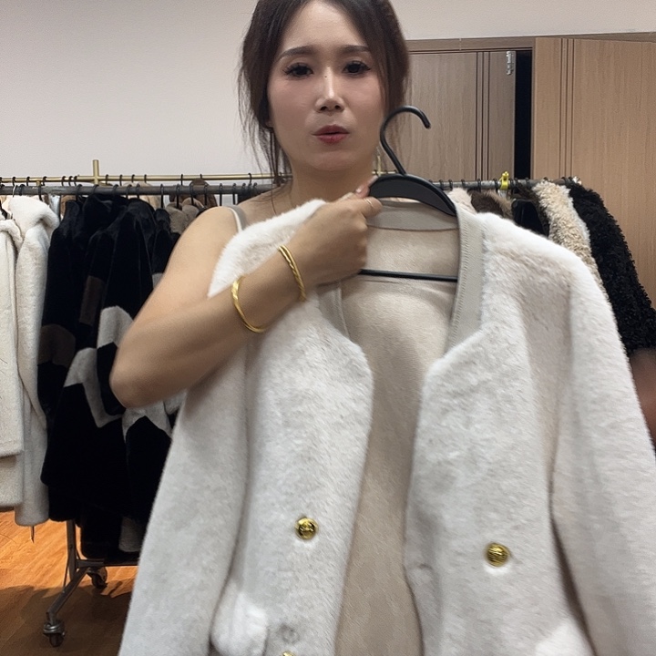 皮毛一体外套女短款